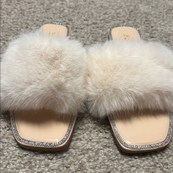 Faux Fur White extra fluffy Slide Sandals with Rhinestone Trim Square toe NWOT - Picture 2 of 5
